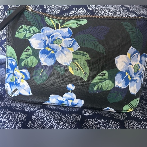 Banana Republic Clutch - Picture 4 of 4